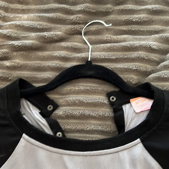 Grey silk blouse with black sleeves , buttons in the back - Picture 4 of 4